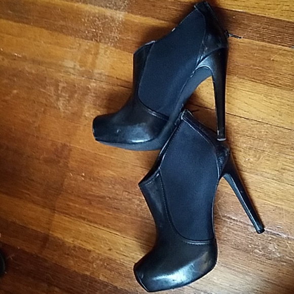 Jessica Simpson high heeled booties - Picture 3 of 5